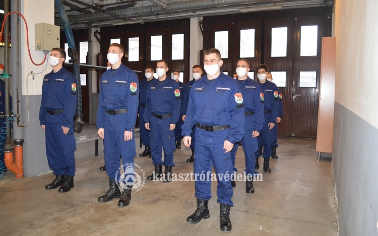 Négy újonc tűzoltó lép szolgálatba Mosonmagyaróváron