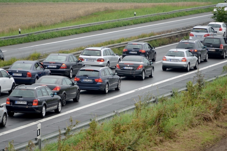 Nagy a torlódás az M1-es autópályán Hegyeshalom irányába