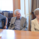  Viktória klub / beszélgetés /