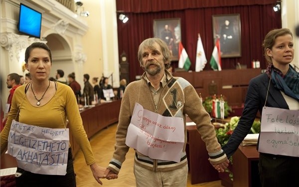 Fővárosi Közgyűlés - A főpolgármester felfüggesztette a testület munkáját