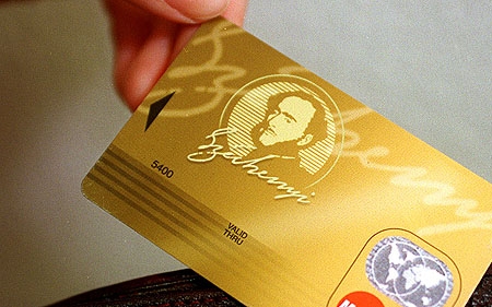 Félmilliárd forintot csaltak Széchenyi Kártyával