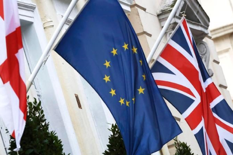Nagy-Britannia törvénybe foglalja az EU-állampolgárok jogosultságait