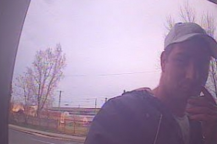 Iskolából lopott. Ki ismeri fel?