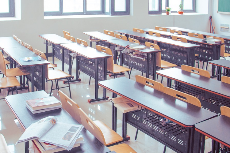 Ahol csak lehet, nyitva maradnak az általános iskolák és óvodák