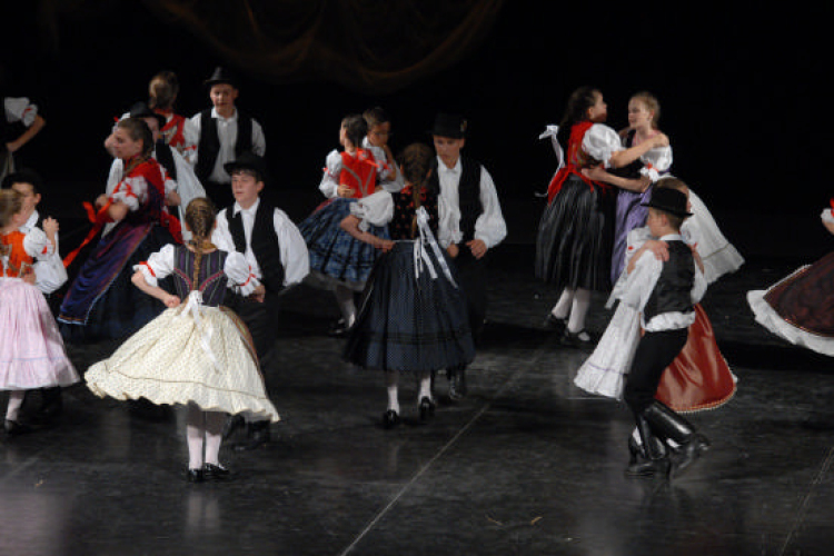 Újhelyi Imre Általános iskola Nyárcsalogató Gálaműsora