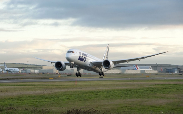 Kényszerleszállást hajtott végre egy lengyel Dreamliner Glasgow-ban