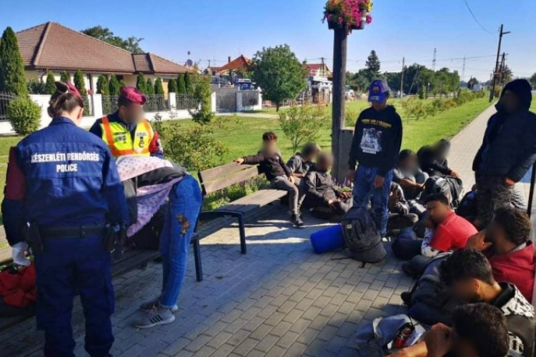 16 illegális migráns akart Ausztriába jutni