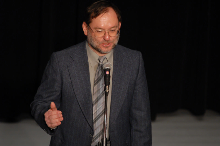 Nyugdíjas Versmondó Verseny