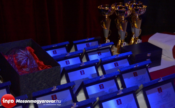 Sportolóit díjazta a város - képgalériával