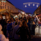 Szent György Lovagrend - száz méteres szentkalács osztása, adventi gyertya gyújtás (Fotó: Horváth Attila)