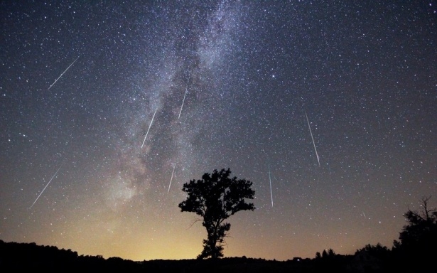 Hétfőn érkeznek a meteorraj első darabjai