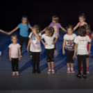 Jótékonysági műsor a Fehér Ló táncos kiscsoportjainak javára.