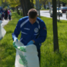 Az MKC SE és az MTE 1904 csapata is csatlakozott a Teszedd! önkéntes szemétszedő akciójához (Fotó: Bánhegyi István)