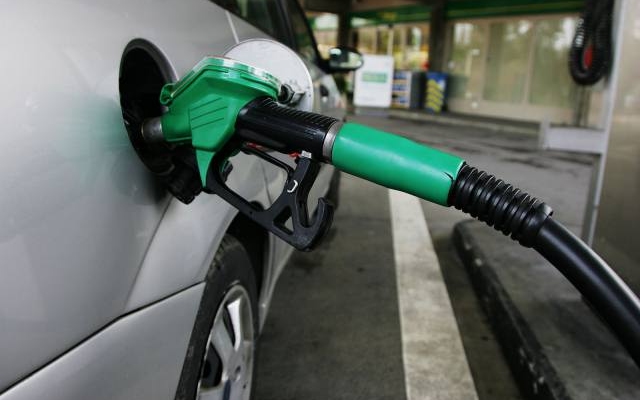 Még tovább csökken az üzemanyagok ára mától