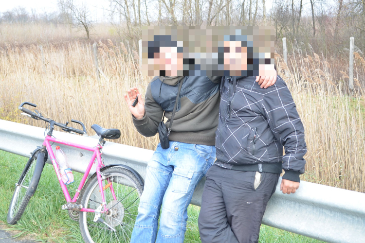 Az M1-es autópályán ellenőrizték a kerékpározó külföldieket