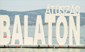 Balaton-átúszás - Több mint 11 ezren indultak