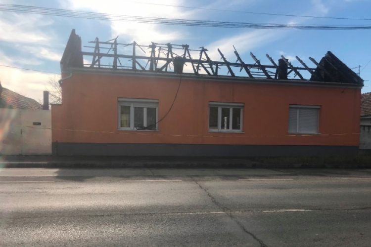 Leégett egy ház tetőszerkezete Hegyeshalomban