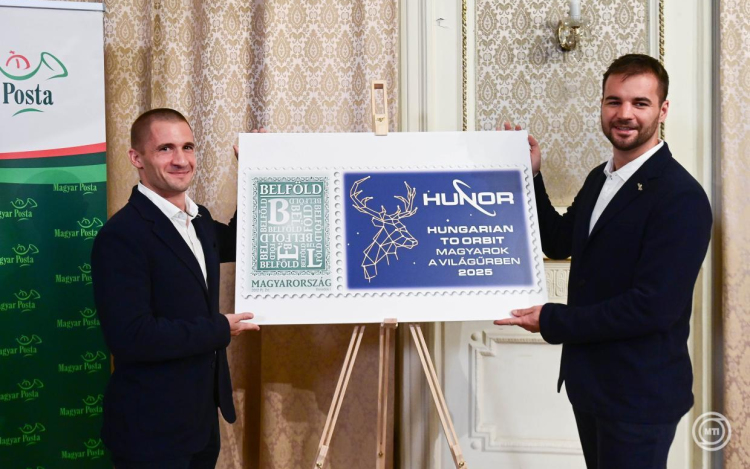 A HUNOR Magyar Űrhajós Program tiszteletére bocsátott ki bélyeget a Magyar Posta