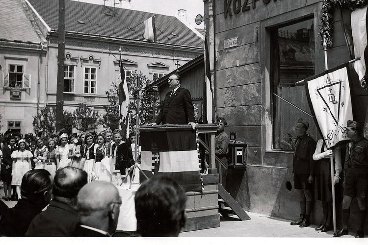 75 éves a magyaróvári Széchenyi emléktábla - archív fotókkal az avatásról 