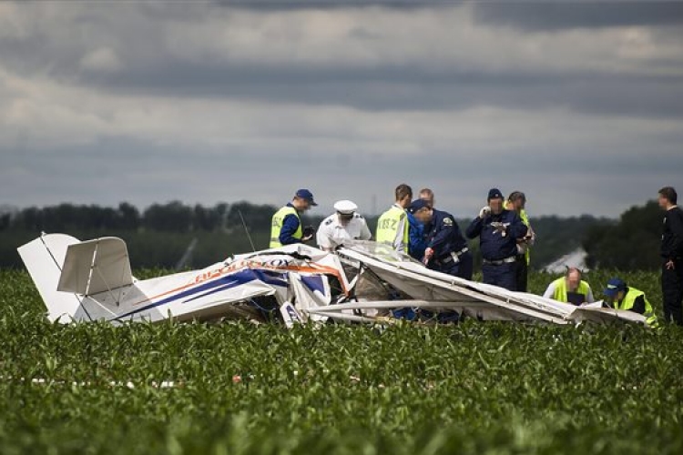 Kisapostagi repülőbaleset - Két férfi vesztette életét