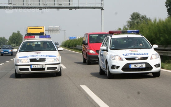 Határon át üldözték a magyar autóst