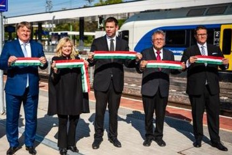 160 milliárd forintból megújult a Budapest-Hatvan vasúti vonalszakasz