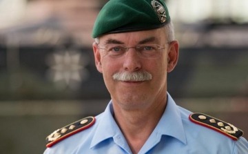 Magas rangú állami kitüntetést kapott a NATO egyik parancsnoka