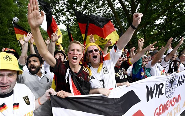 A dánok legyőzésével negyeddöntős a házigazda német csapat