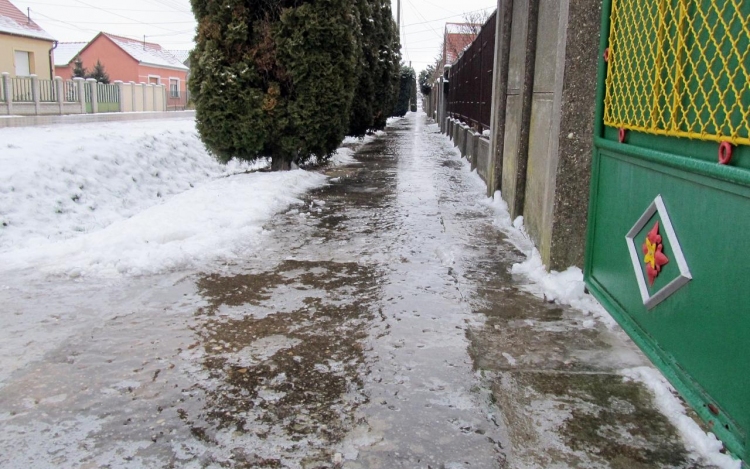 Jön az igazi tél, ügyeljünk a csúszásmentesítésre!