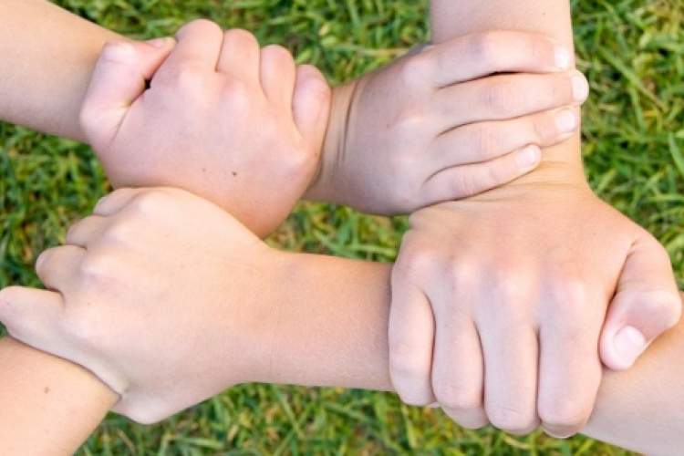 Mit jelent, hogy lehet nevelőszülőnek lenni?