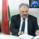 Mosonmagyaróvári sportcsarnok támogatói szerződésének aláírására