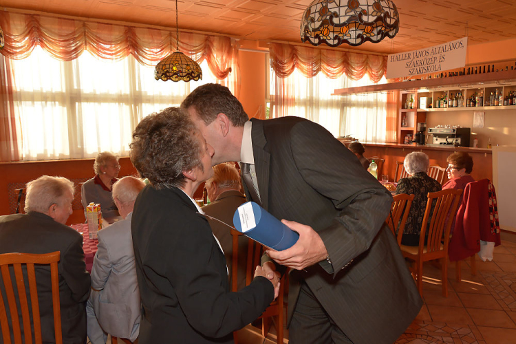 Városi Emlékdiploma átadó a Haller János iskolában (fotó: Horváth Attila)