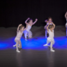 Jótékonysági műsor a Fehér Ló táncos kiscsoportjainak javára.