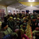 Szent György Lovagrend - száz méteres szentkalács osztása, adventi gyertya gyújtás (Fotó: Horváth Attila)