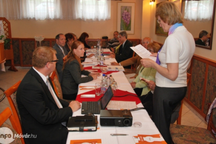 Kerekasztal-beszélgetés a siketek és nagyothallók helyzetéről