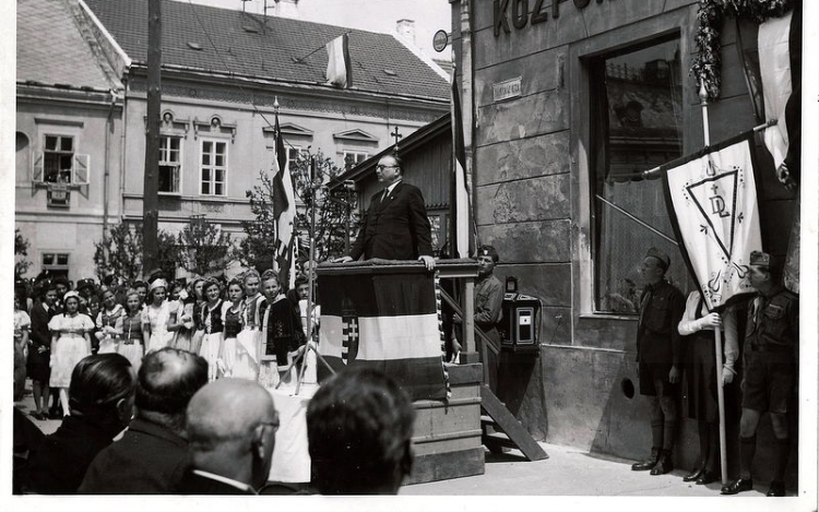 75 éves a magyaróvári Széchenyi emléktábla - archív fotókkal az avatásról 