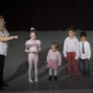 Jótékonysági műsor a Fehér Ló táncos kiscsoportjainak javára.