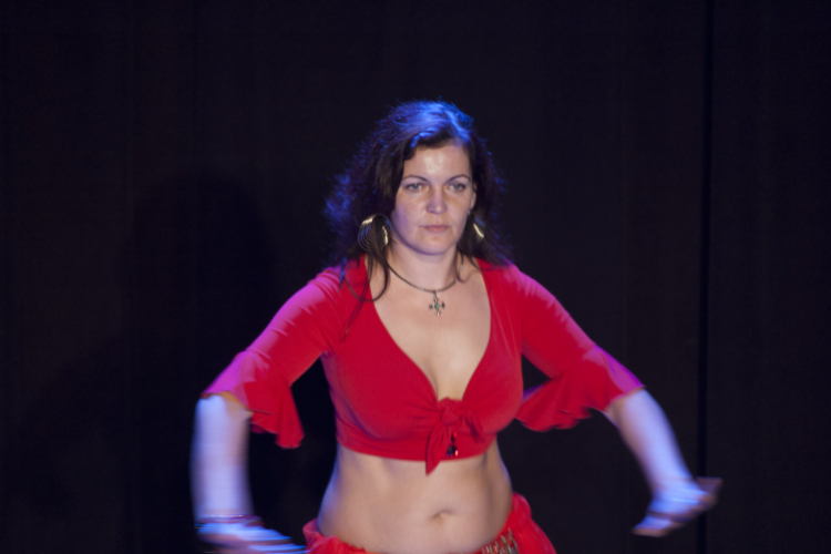 Jótékonysági műsor a Fehér Ló táncos kiscsoportjainak javára.