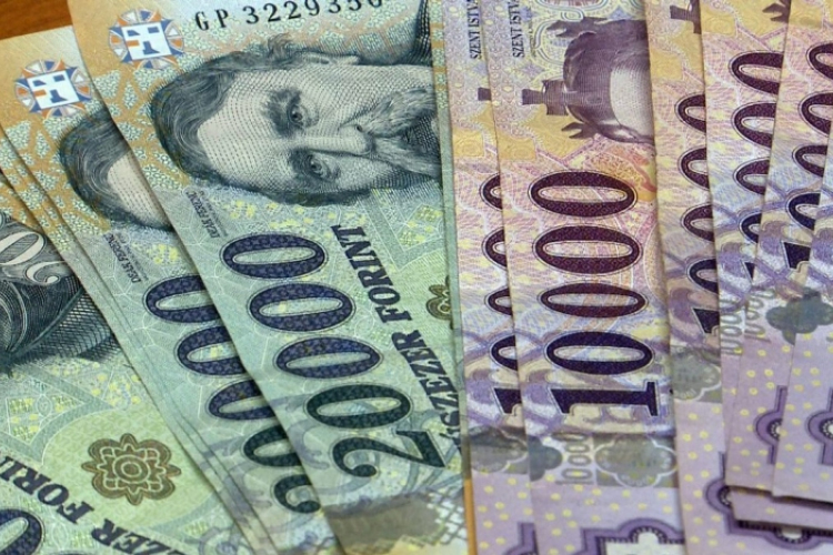 Erősödött szerdán a forint