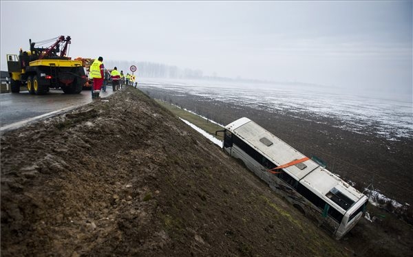 Buszbaleset - Székelyföldi kirándulásra indultak az utasok
