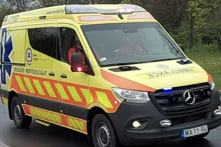 Egy buszsofőr és egy szolgálaton kívüli tűzoltó mentette meg egy idős férfi életét Baján