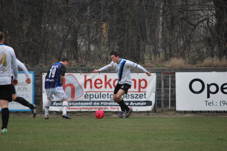 FUTURA Mosonmagyaróvár - Új Lombard Sport Kft. (2:0) Gratulálunk! (Fotó: Nagy Mária)