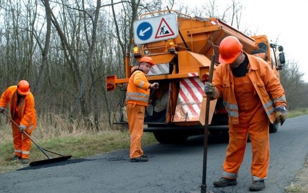 Burkolat javítási munkálatok az M1 autópályán