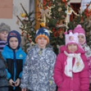 Óvodások díszítettek karácsonyfákat Mosonmagyaróváron