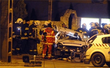 Két rendőr életét vesztette egy közúti balesetben Budapesten 