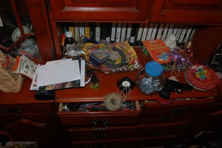 Nyitott ajtón át surrant be a tolvaj