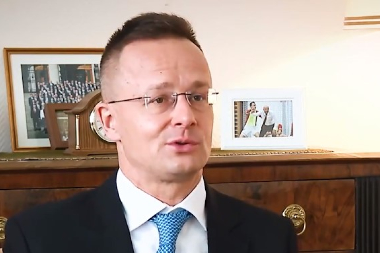 Szijjártó Péter: más országok érdekeit szolgálják, akik az elektromos akkumulátorgyárak ellen hergelnek