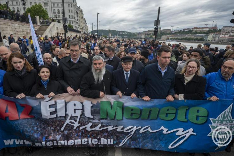 A közöny és a gyűlölet elleni küzdelem fontosságát hangsúlyozták az Élet menete szónokai