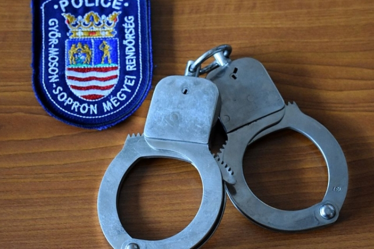 Körözés alatt álltak, elfogták őket a rendőrök