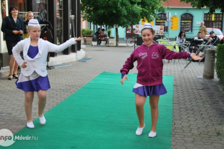 Táncos nap a Magyar utcán